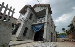 Nhà 2 tầng ở Hà Nội bất ngờ lún nghiêng vì "hố tử thần", cặp vợ chồng mất nhà, gánh khoản nợ lớn