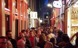 "Kẻ thù" mới của phố đèn đỏ Amsterdam
