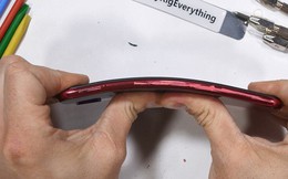 Redmi Note 7 dễ dàng bị bẻ cong bằng tay, không bền như quảng cáo?