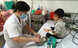 Cha mẹ "tẩy chay" vắc xin khiến nhiều trẻ mắc sởi phải nhập viện điều trị