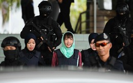 [Photo] Đoàn Thị Hương tươi cười rời tòa sau khi được giảm án
