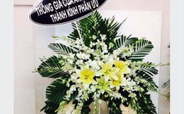 Đặt vòng hoa viếng đám ma trên mạng, khách sốc khi nhận được vòng hoa hồng như cổng cưới