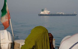 Iran dọa chặn huyết mạch dầu mỏ, giá dầu có nguy cơ phi mã?