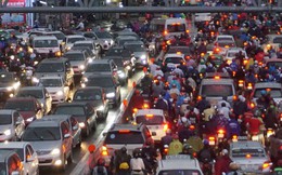 TP HCM sau trận mưa đầu mùa: Đường ngập, xe cộ kẹt cứng