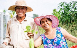 Bộ ảnh bình dị của cặp vợ chồng sau 40 năm bên nhau: Nụ cười của ba mẹ đẹp nhất dưới ống kính của con