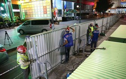 Quây rào tôn trên phố Trần Hưng Đạo để thi công nhà ga ngầm S12
