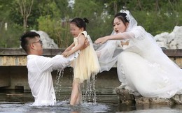 Đang chụp ảnh cưới, chú rể bất ngờ nhảy xuống hồ trước khi có được bức ảnh cưới để đời, lại còn được dân mạng nhiệt liệt tuyên dương