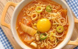 Mì gói mà nấu kiểu này vừa đơn giản lại ngon nhức nhối, chỉ sợ no không sợ chán!