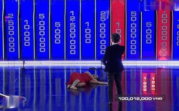 MC Cát Tường bị chỉ trích vì cởi giày, nằm ra sân khấu trên sóng truyền hình