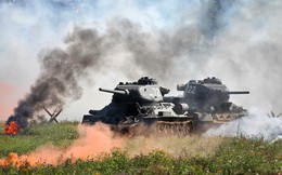 [ẢNH] Xe tăng T-34-85 Nga nhận lại từ Lào biểu diễn sức mạnh trên thao trường