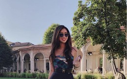 Ái nữ nhà Johnathan Hạnh Nguyễn lên đồ sang chảnh dự tuần lễ thời trang, nhưng nhan sắc "hack tuổi" của mẹ ruột đi cùng mới gây bất ngờ