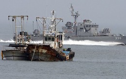 Hải quân Hàn Quốc 'vừa bắn vừa sửa' tàu Triều Tiên