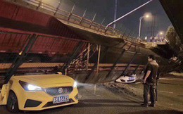 Khoảnh khắc kinh hoàng khi cầu vượt cao tốc ở Trung Quốc sập trong tích tắc, nghiền nát 3 xe ô tô
