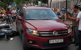 TP.HCM: Nữ tài xế ô tô liên tục bấm còi, sau đó tông nhiều xe máy đang dừng bên đường