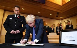 Thủ tướng Anh viết lời chia buồn vụ 39 người thiệt mạng, thề đưa thủ phạm ra công lý