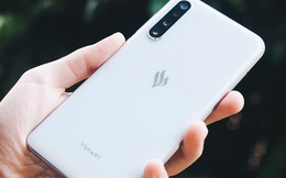 Mất nửa giá sau 3 tháng, Vsmart tặng quà tri ân người mua Vsmart Live giá cao