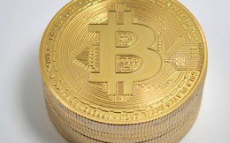 Thị trường tiền ảo ‘rực cháy’, Bitcoin lại lao dốc