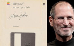 Đĩa mềm cũ kĩ của huyền thoại Steve Jobs được bán với giá 2 tỷ đồng, tương đương 80 chiếc iPhone 11