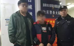 Thấy cậu bé 12 tuổi lang thang ngoài đường, cảnh sát vội đưa về nhà nhưng người mẹ quyết không nhận lại con, lý do khiến ai cũng bất bình