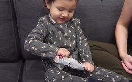 Bị bố "chơi khăm" tặng món quà Giáng sinh "tồi tệ nhất từ trước đến nay" nhưng phản ứng của bé gái mới khiến mọi người bất ngờ