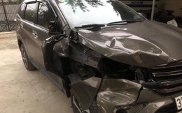 Điều khiển xe Mazda CX5 bỏ trốn khi tông thương vong 2 người dừng sửa xe bán tải