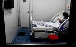 Bên trong phòng cách ly bệnh nhân có triệu chứng nhiễm virus Corona tại Hà Nội