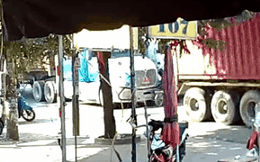 CLIP: Khoảnh khắc cụ ông đi xe điện cắt mặt xe container và cái kết thót tim
