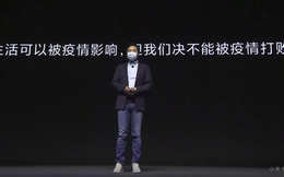 Lôi Quân đeo khẩu trang trên sân khấu ra mắt điện thoại Xiaomi Mi 10