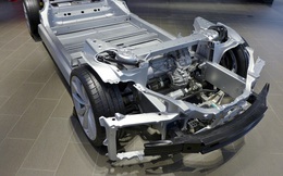 Mổ xẻ Tesla Model 3, kỹ sư Nhật kinh ngạc vì phát hiện ra điều không tưởng