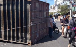 Container đâm hàng loạt xe máy, nhiều người thoát chết trong gang tấc ở Bà Rịa – Vũng Tàu