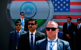 24h qua ảnh: Mật vụ Mỹ bảo vệ Tổng thống Donald Trump thăm Ấn Độ