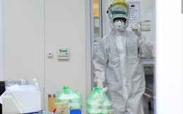 Người 'ngoài hành tinh' lo cơm ăn, nước uống cho bệnh nhân nhiễm virus Corona như thế nào?