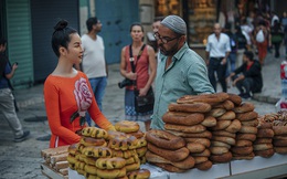 MC Thanh Mai làm vlog du lịch, giới thiệu chợ Carmel nổi tiếng của Israel
