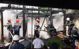 Thắp hương trưa mùng 1 cháy luôn nhà thờ họ 12 đời bằng gỗ