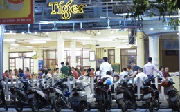 Bất chấp yêu cầu đóng cửa, nhiều quán cà phê, bia hơi ở Hà Nội vẫn hoạt động