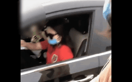Vứt vỏ bánh xuống đường bị nhắc, nữ tài xế gắt gỏng: "Thế đây là đường nhà em à?"