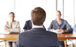 "Nếu là giám đốc, anh sẽ báo cáo công việc lên cấp trên thế nào?", ứng viên   đưa ra phương án thiếu trung thực, không ngờ lại trúng tuyển