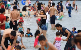Biển Bãi Cháy đông trở lại, Quảng Ninh bắt đầu kích cầu đón khách du lịch sau Covid-19