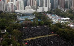 Hàng chục nghìn người Hong Kong đổ xuống đường biểu tình ngày đầu năm mới