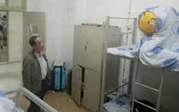 Giáo viên chủ nhiệm đến kiểm tra kí túc xá bị học trò cả gan hù dọa, thầy "tung đòn" trị ngay hội "nhất quỷ nhì ma"