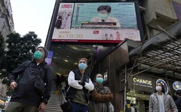 Hong Kong cân nhắc bắt người nghi nhiễm virus corona đeo vòng theo dõi