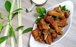 Mẹ tôi có món gà chiên sả, ai đến nhà ăn cũng hỏi cách làm