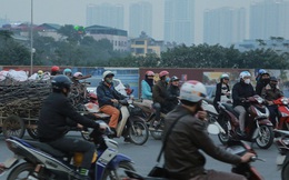 Ảnh: Cảnh chen chúc, lạng lách đánh võng tại các “điểm đen” ùn tắc mới phát sinh trên địa bàn thành phố Hà Nội