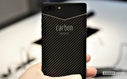 Đây là chiếc smartphone được làm bằng sợi carbon đầu tiên trên thế giới
