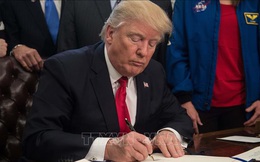 Tổng thống Trump ký ban hành luật cấm các công ty viễn thông Mỹ mua thiết bị của Huawei