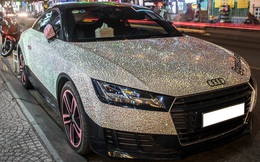 Nữ đại gia Sài Gòn chơi trội, dát hàng nghìn viên pha lê lên Audi TT
