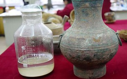 Trung Quốc phát hiện lọ đồng 2.000 năm đựng chất lỏng lạ