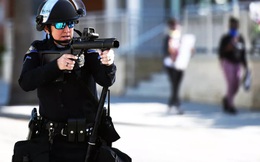 Những vũ khí phi sát thương nguy hiểm mà cảnh sát Mỹ dùng với người biểu tình