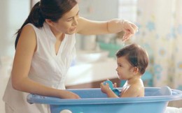 Bác sĩ Nguyễn Văn Vinh: Tắm đúng cách để chống vi khuẩn gây bệnh mùa hè cho trẻ