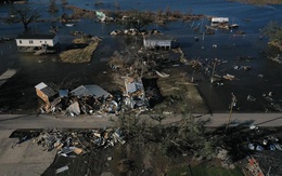 24h qua ảnh: Quang cảnh tan hoang sau khi siêu bão quét qua nước Mỹ